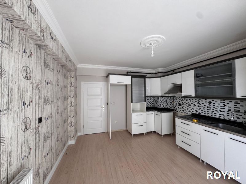 ROYAL'DEN YEMENOĞLUNDA 3 CEPHELİ, CAM BALKONLU, ARAKAT 3+1 LÜKS DAİRE